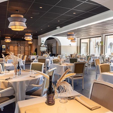 Hotel Restaurant Les 13 Assiettes Le Val-Saint-Pere Bagian luar foto
