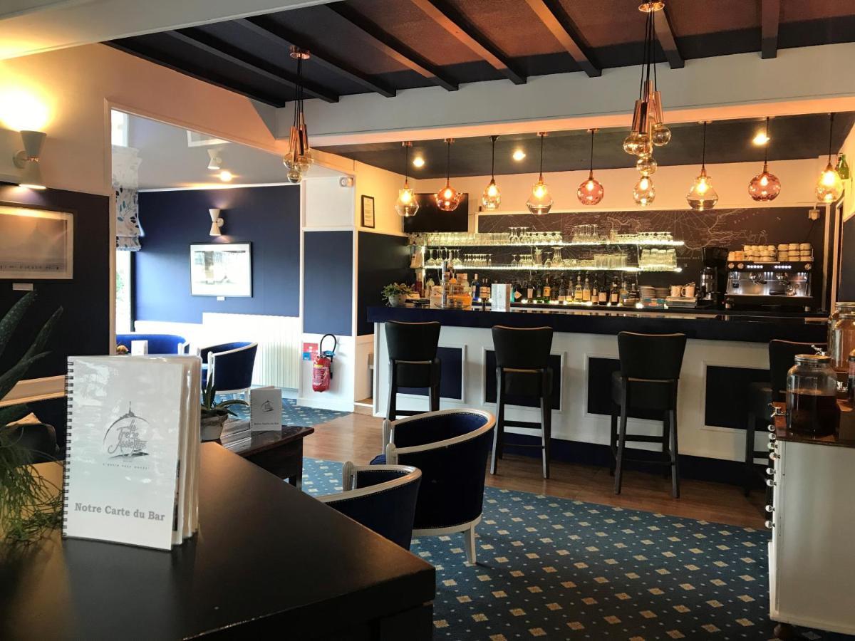 Hotel Restaurant Les 13 Assiettes Le Val-Saint-Pere Bagian luar foto