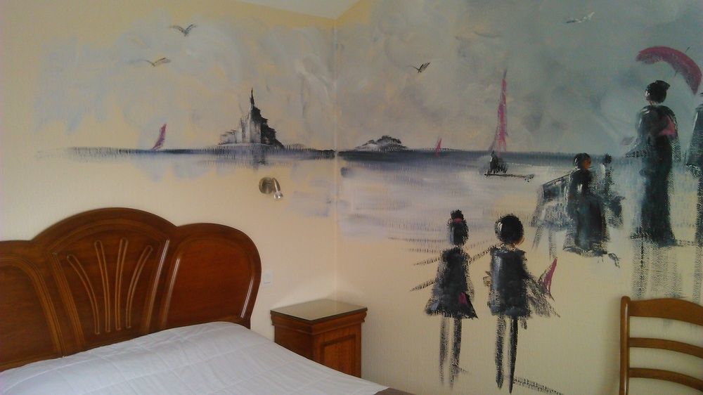 Hotel Restaurant Les 13 Assiettes Le Val-Saint-Pere Bagian luar foto