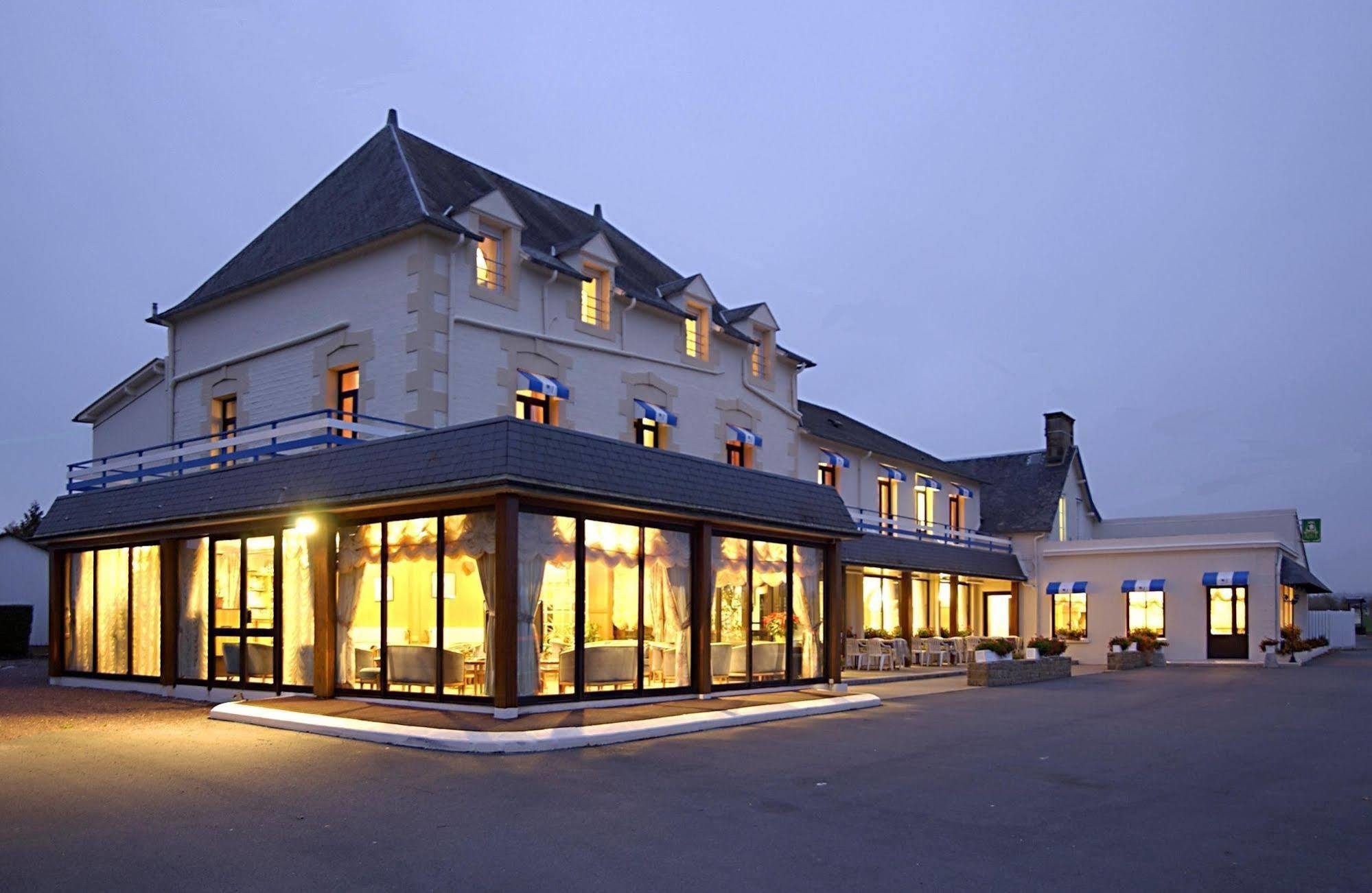 Hotel Restaurant Les 13 Assiettes Le Val-Saint-Pere Bagian luar foto